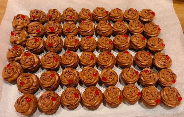 Cupcakes à la crème au chocolat travaillée en rosace
